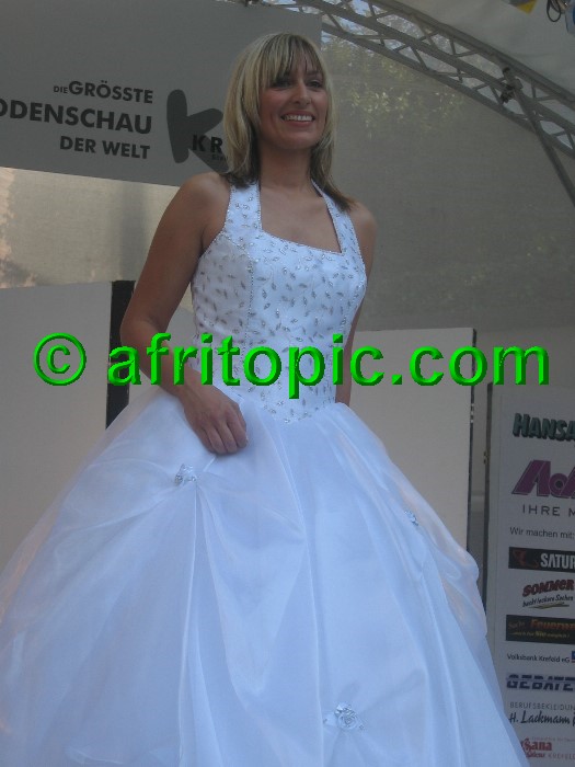 ../Images/Krefeld-Strssenmodenschau-2005 477.jpg